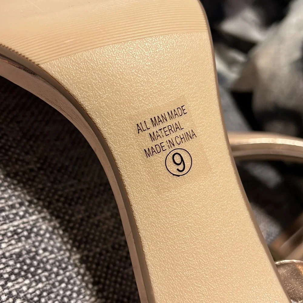 NWOT D Heart High Heels
